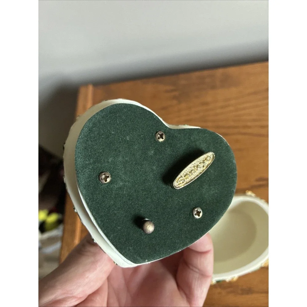 Heritage House Robin Sing A Song Music Box 